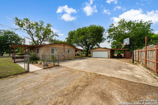 Listing photo id 27 for 11301 Ford