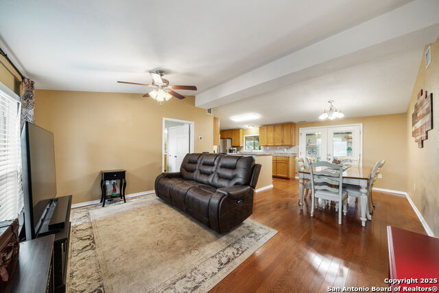 Listing photo id 3 for 11301 Ford