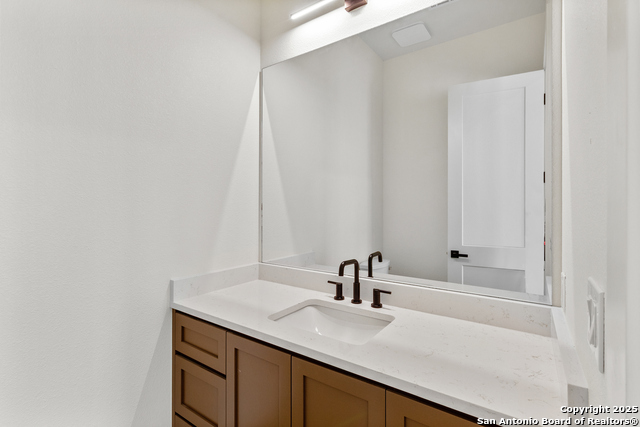 Listing photo id 9 for 9847 Midsomer Place