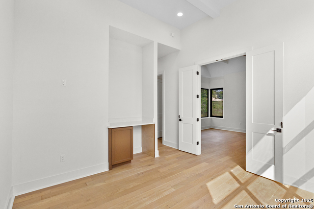 Listing photo id 18 for 9847 Midsomer Place