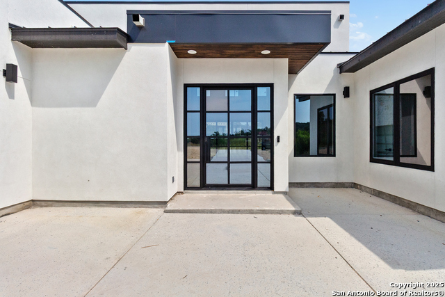 Listing photo id 1 for 9847 Midsomer Place