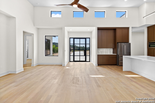 Listing photo id 2 for 9847 Midsomer Place