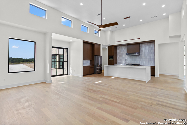 Listing photo id 3 for 9847 Midsomer Place
