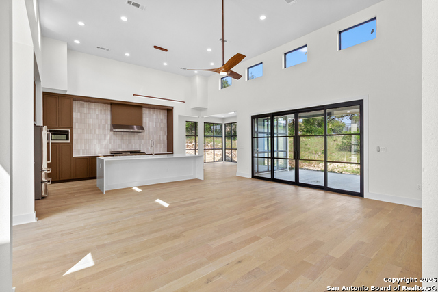 Listing photo id 4 for 9847 Midsomer Place