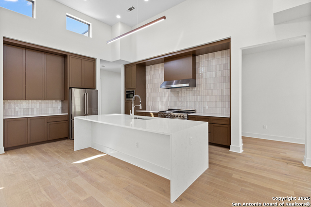 Listing photo id 6 for 9847 Midsomer Place