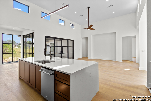 Listing photo id 7 for 9847 Midsomer Place