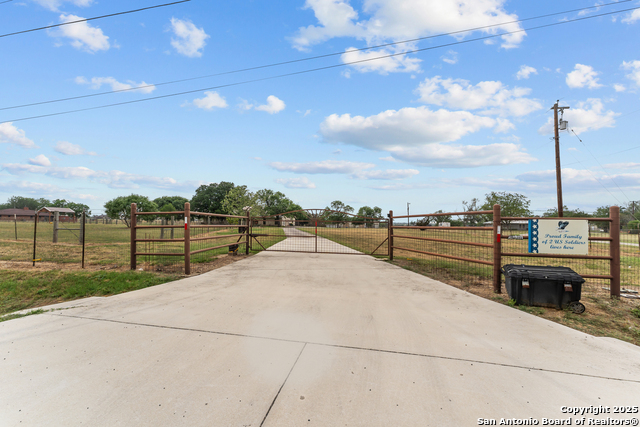 Listing photo id 27 for 4997 Pittman Rd.