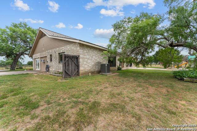 Listing photo id 5 for 4997 Pittman Rd.