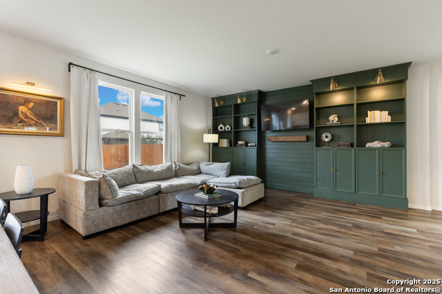 Listing photo id 9 for 809 Altapass Hills