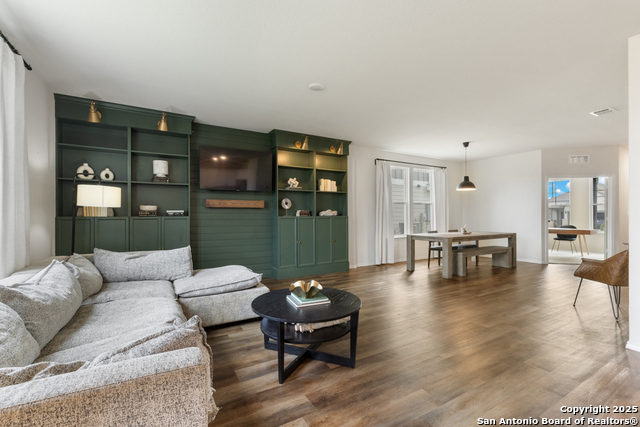 Listing photo id 10 for 809 Altapass Hills