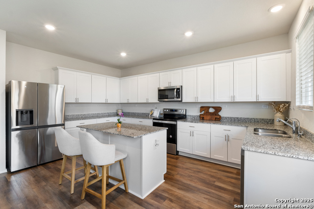 Listing photo id 13 for 809 Altapass Hills