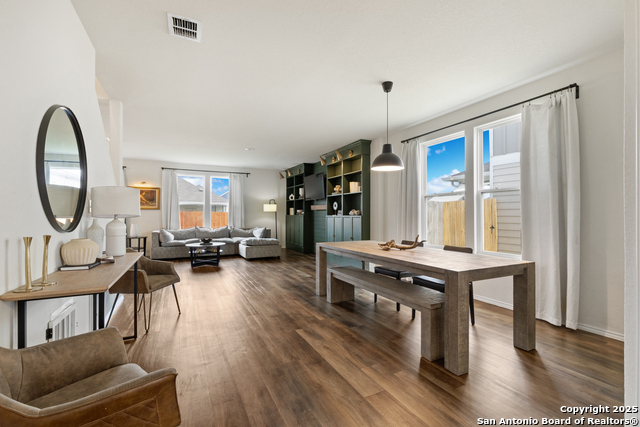 Listing photo id 0 for 809 Altapass Hills