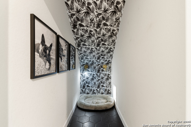 Listing photo id 18 for 809 Altapass Hills