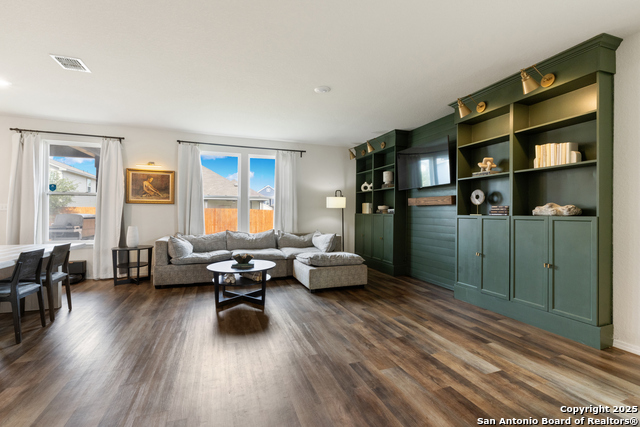 Listing photo id 1 for 809 Altapass Hills