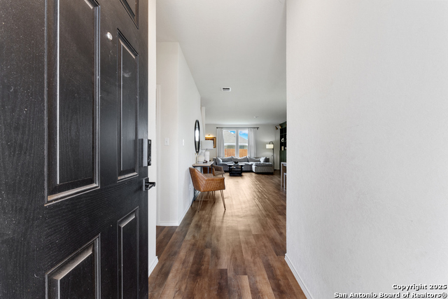 Listing photo id 4 for 809 Altapass Hills