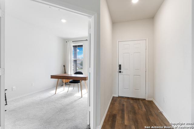Listing photo id 5 for 809 Altapass Hills