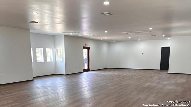 Listing photo id 8 for 2355 Bulverde Rd 4