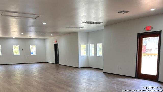 Listing photo id 9 for 2355 Bulverde Rd 4