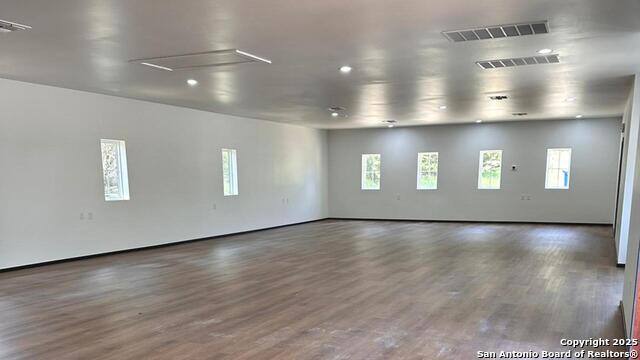 Listing photo id 10 for 2355 Bulverde Rd 4