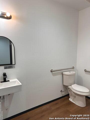 Listing photo id 11 for 2355 Bulverde Rd 4
