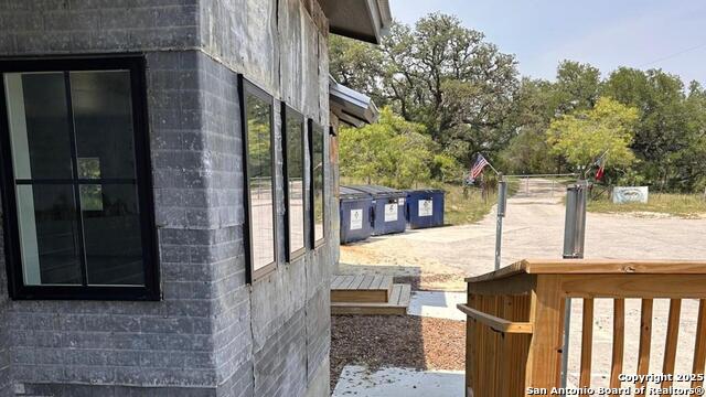 Listing photo id 12 for 2355 Bulverde Rd 4