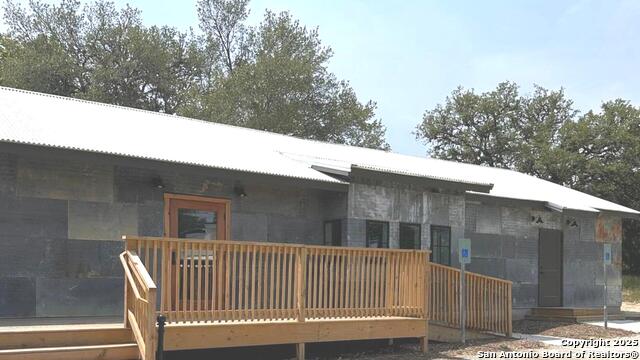 Listing photo id 0 for 2355 Bulverde Rd 4