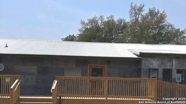 Listing photo id 1 for 2355 Bulverde Rd 4