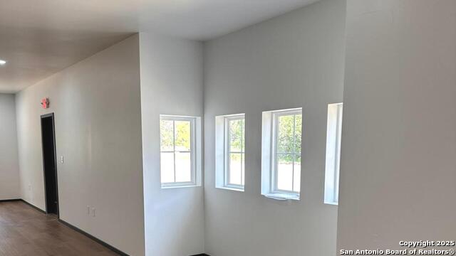 Listing photo id 4 for 2355 Bulverde Rd 4