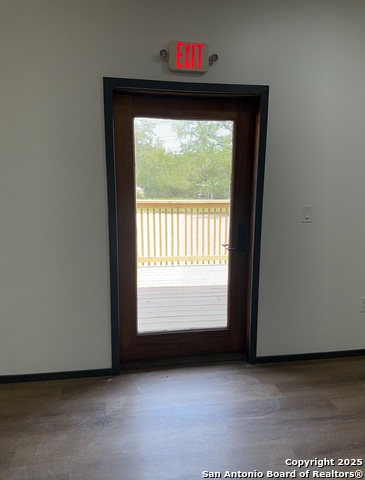 Listing photo id 5 for 2355 Bulverde Rd 4