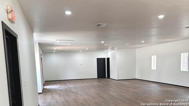 Listing photo id 6 for 2355 Bulverde Rd 4