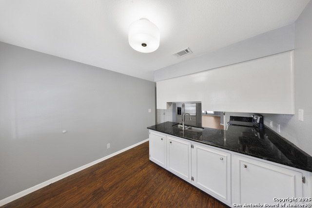 Image 4 of 21 For 2611 Eisenhauer  104a