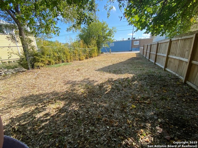 Image 2 of 5 For 423 Hackberry St N