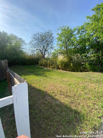 Image 3 of 5 For 423 Hackberry St N