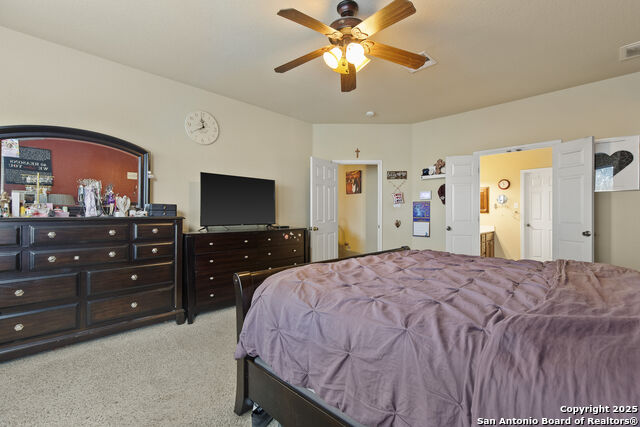Listing photo id 12 for 738 Daisy Crossing