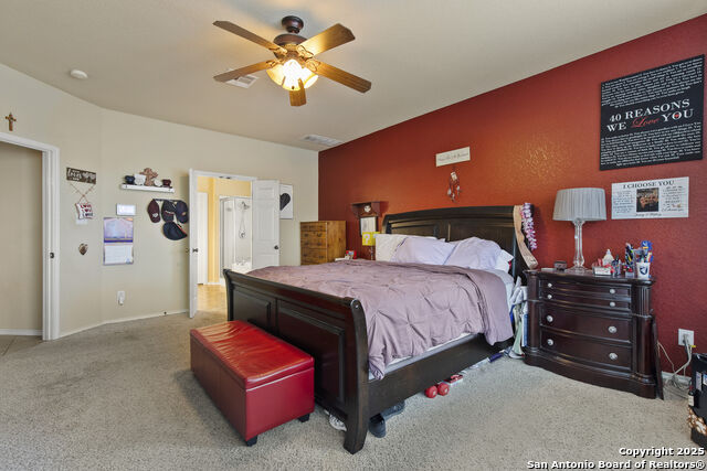Listing photo id 14 for 738 Daisy Crossing
