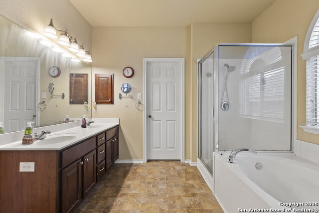 Listing photo id 15 for 738 Daisy Crossing