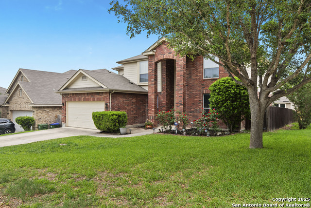 Listing photo id 0 for 738 Daisy Crossing