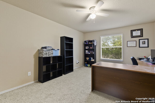 Listing photo id 18 for 738 Daisy Crossing