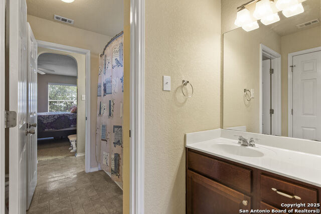 Listing photo id 21 for 738 Daisy Crossing