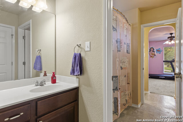 Listing photo id 22 for 738 Daisy Crossing