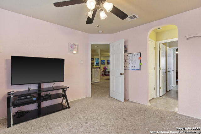 Listing photo id 23 for 738 Daisy Crossing