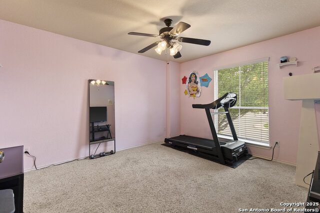 Listing photo id 24 for 738 Daisy Crossing