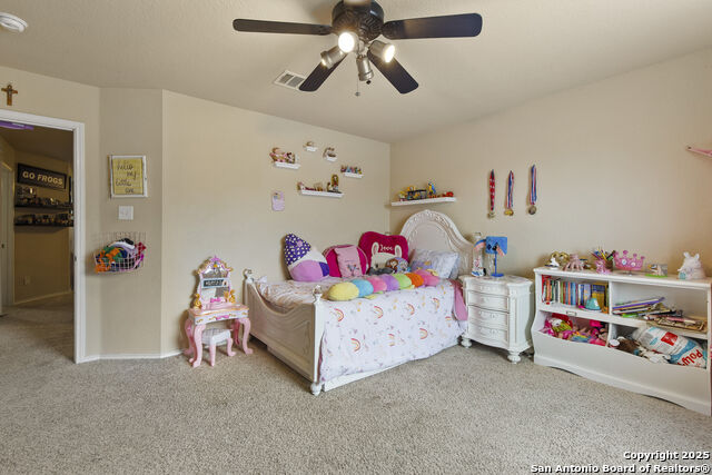Listing photo id 26 for 738 Daisy Crossing