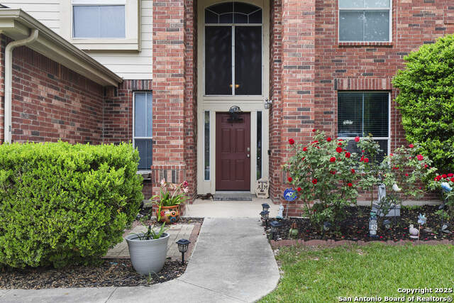 Listing photo id 1 for 738 Daisy Crossing