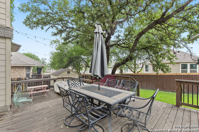 Listing photo id 29 for 738 Daisy Crossing