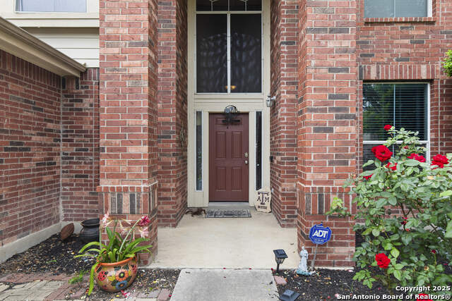 Listing photo id 2 for 738 Daisy Crossing