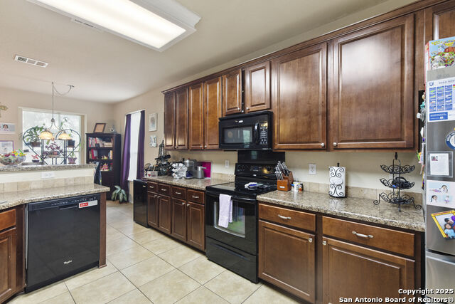 Listing photo id 6 for 738 Daisy Crossing