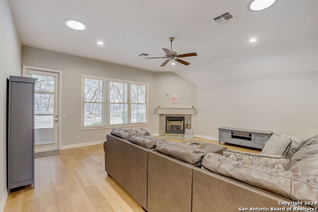 Listing photo id 10 for 154 Roseheart