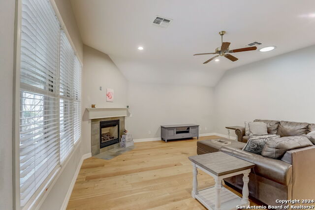Listing photo id 11 for 154 Roseheart