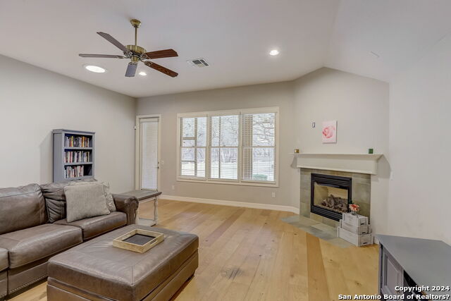 Listing photo id 12 for 154 Roseheart